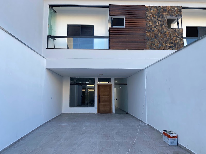 Casa à venda com 4 quartos, 235m² - Foto 1