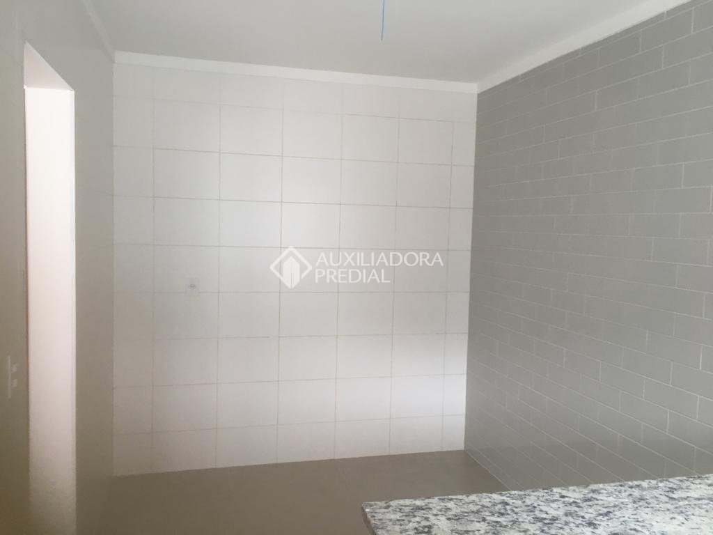 Casa à venda com 3 quartos, 68m² - Foto 4