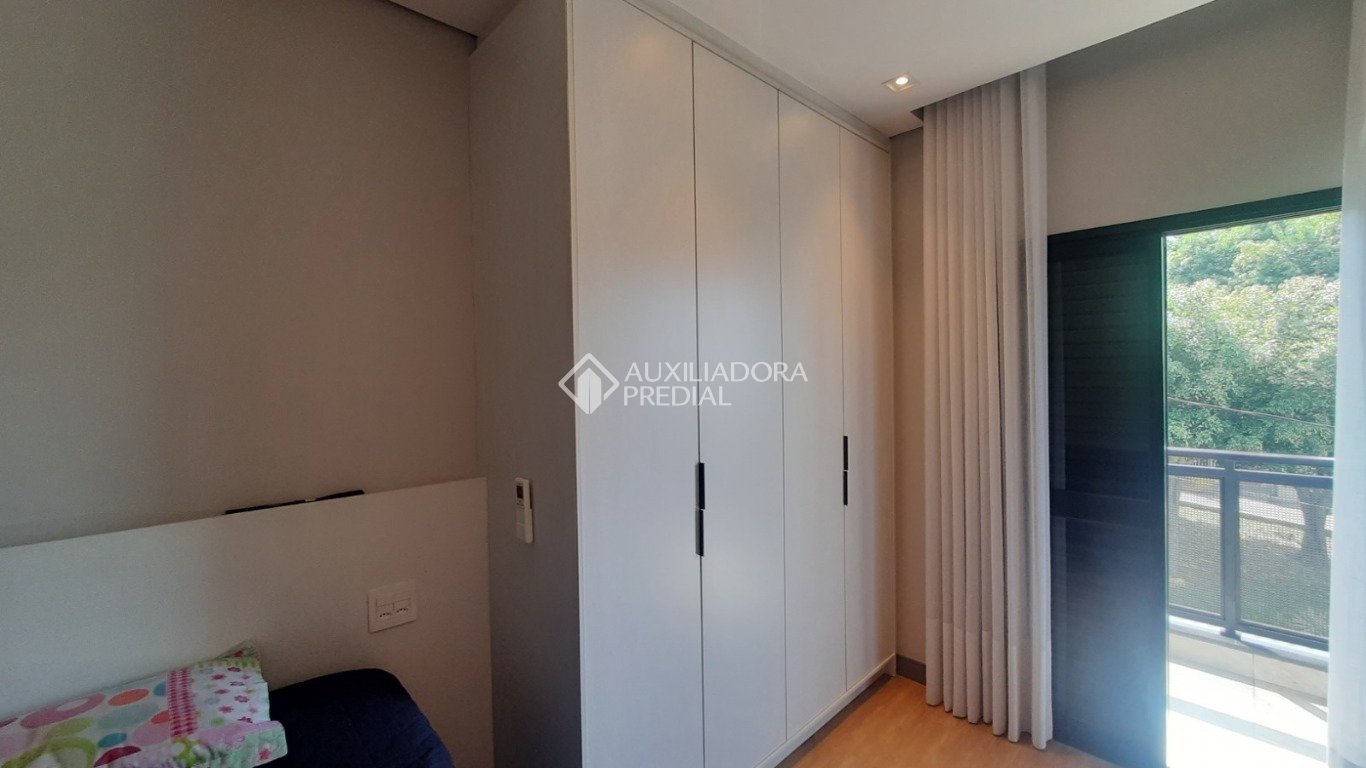 Casa à venda com 4 quartos, 340m² - Foto 42