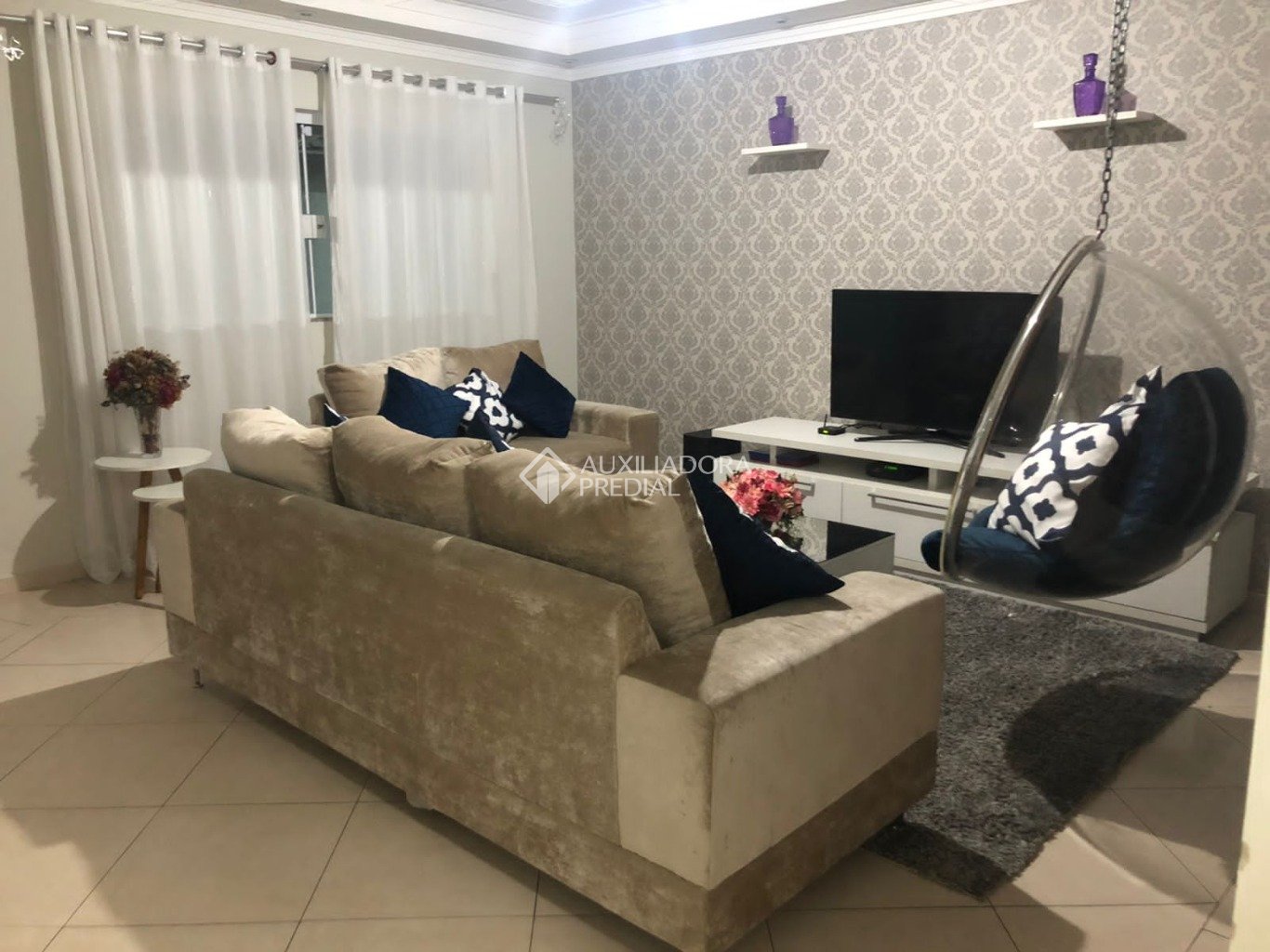 Casa à venda com 3 quartos, 181m² - Foto 2