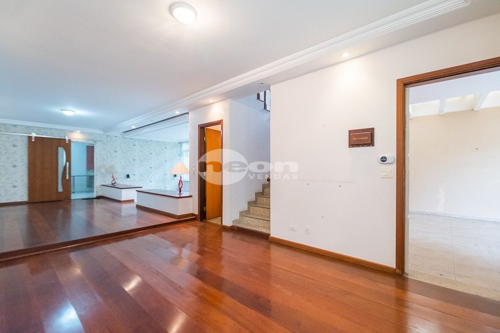 Casa à venda com 3 quartos, 335m² - Foto 2