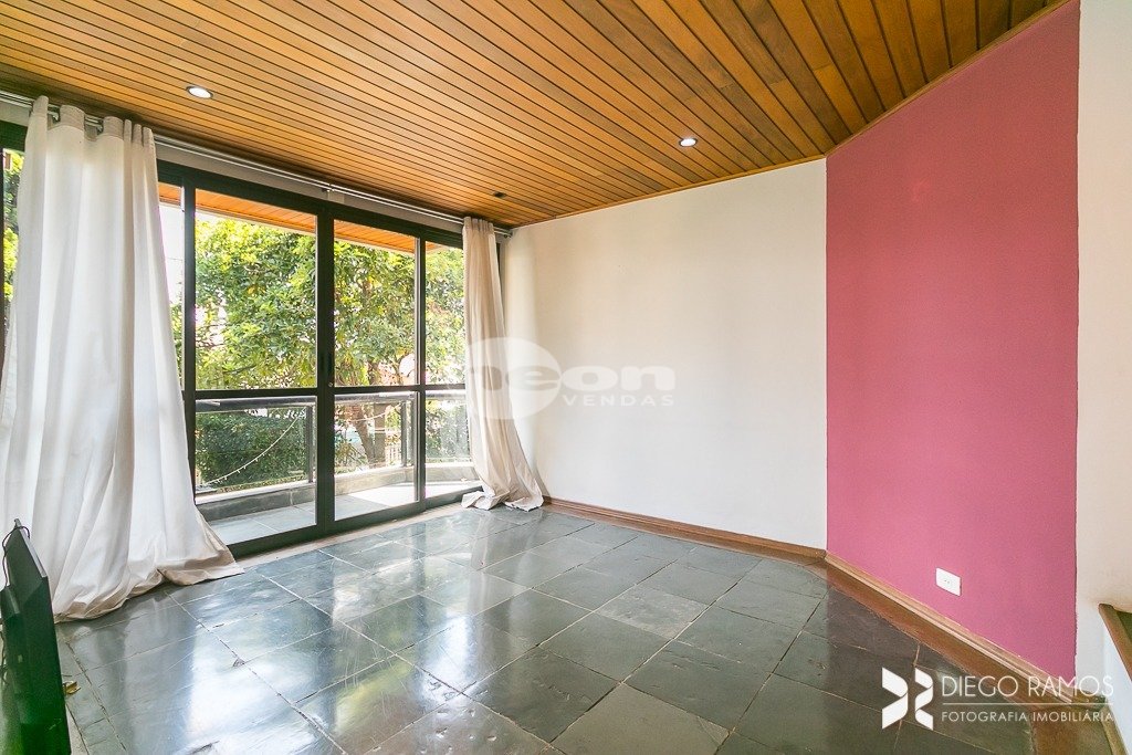 Casa à venda com 4 quartos, 620m² - Foto 2